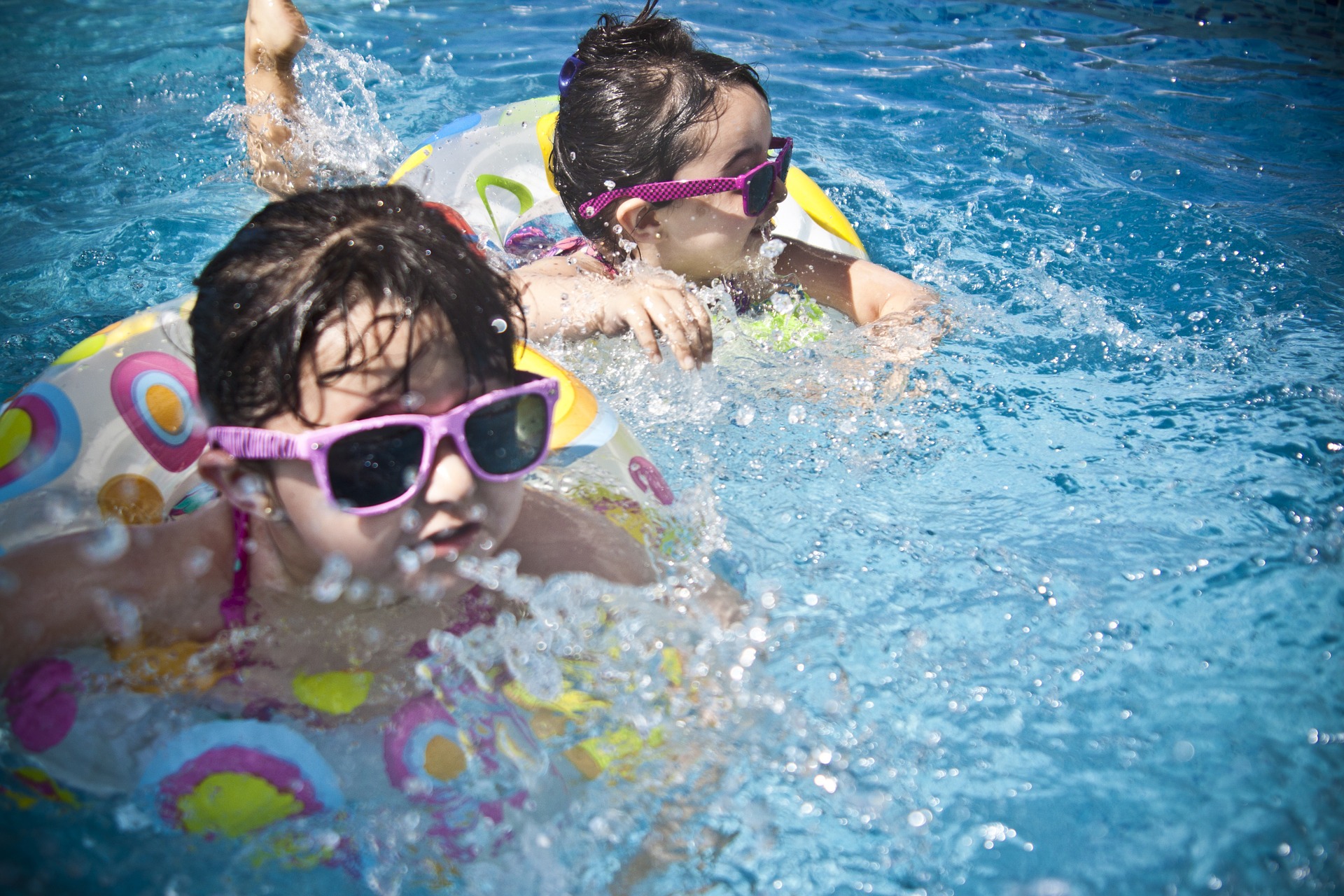 imagem-ilustrativa-condominios-com-piscina